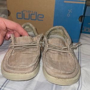 Toddler hey dude shoes size 9 / beige